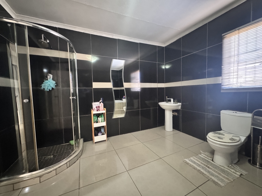 3 Bedroom Property for Sale in Kanana North West